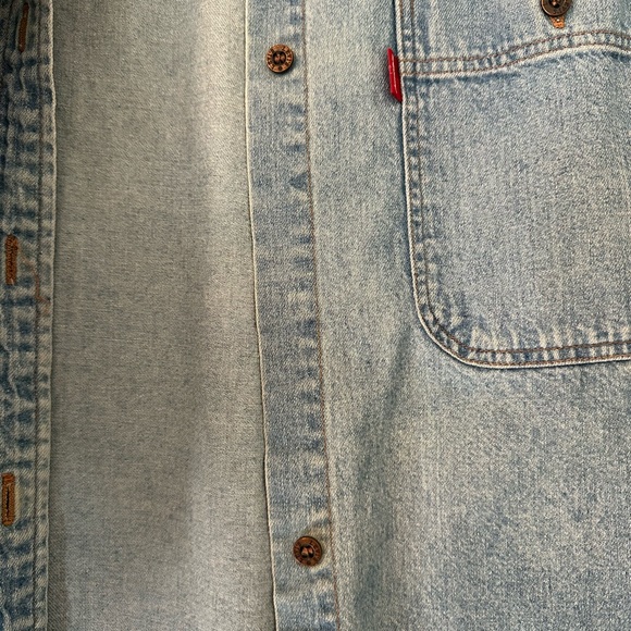 Vintage Levi’s Women’s Jean Shirt, Size Medium - Picture 4 of 4